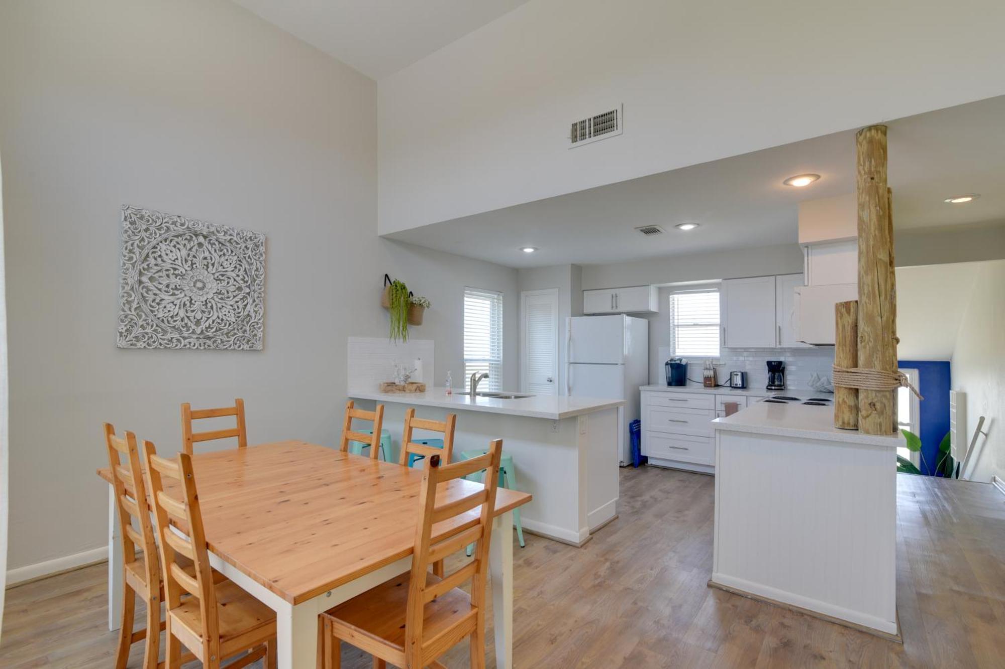 Galveston Townhome With Balconies Walk To Beach! 외부 사진
