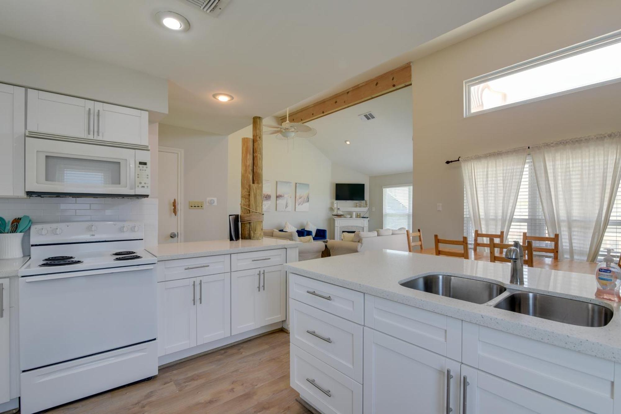 Galveston Townhome With Balconies Walk To Beach! 외부 사진